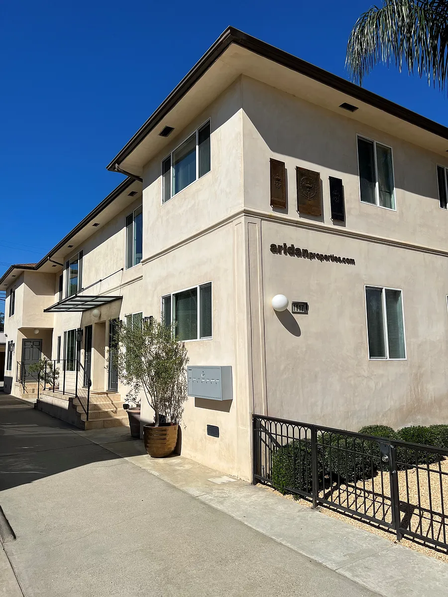 Building Photo - 1117 S Cochran Ave #6