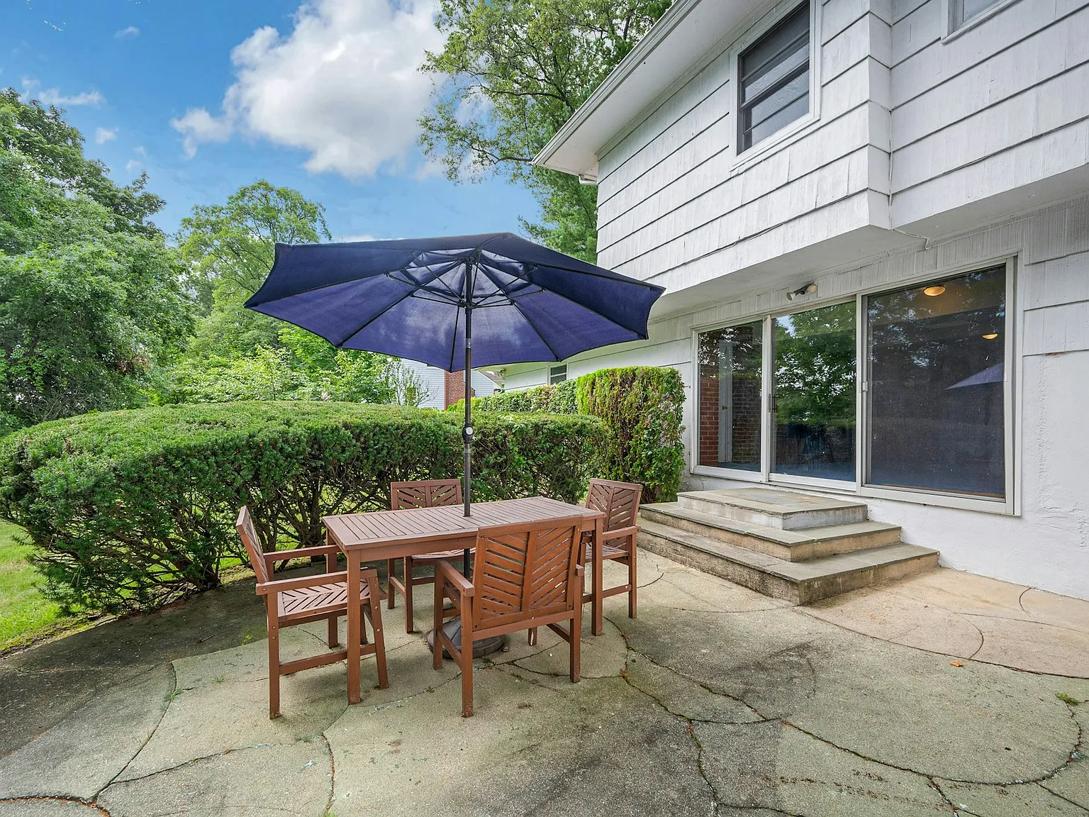 3 bed, 2500 sqft, $6,250 — Photo 2