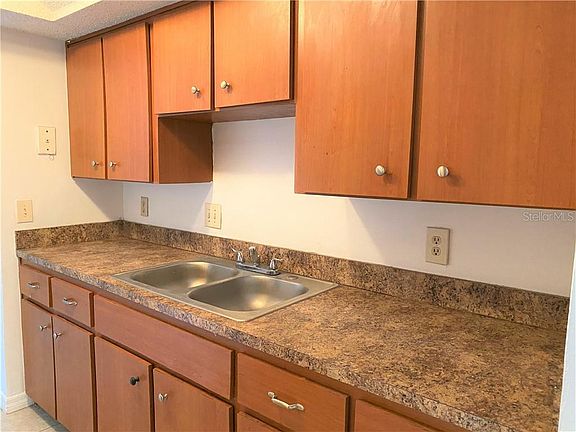 3rd image of 4903 Silver Oaks Vlg #B