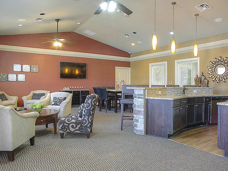 Summit Falls Apartments & Townhomes — Photo 6