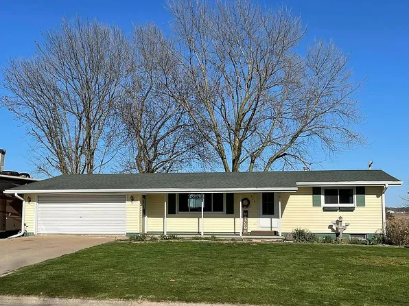 806 Court St, Wilton, IA 52778
