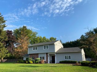 228 Oldwoods Rd, Franklin Lakes, NJ 07417