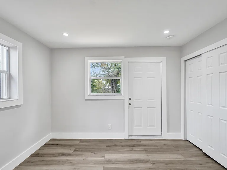 5601 SW 36th Ct — Photo 34