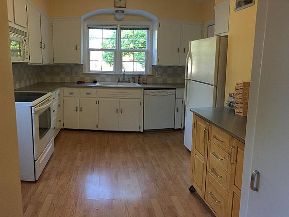 recently painted in "agreeable gray". New stainless steel fridge w/ bottom freezer