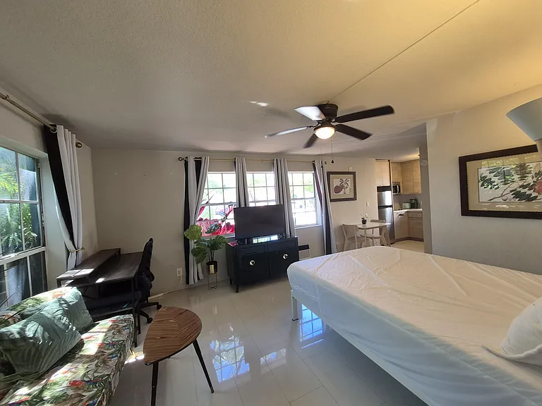 1007 SE 2nd Ct #1 — Photo 2