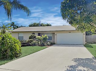 7406 Overlook Dr, Lake Worth, FL 33467