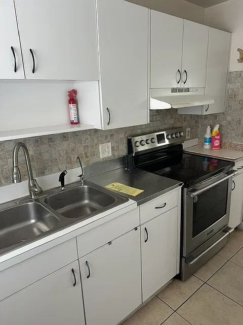 3 bed, 1.5 bath, 1230 sqft, $2,000 — Photo 3