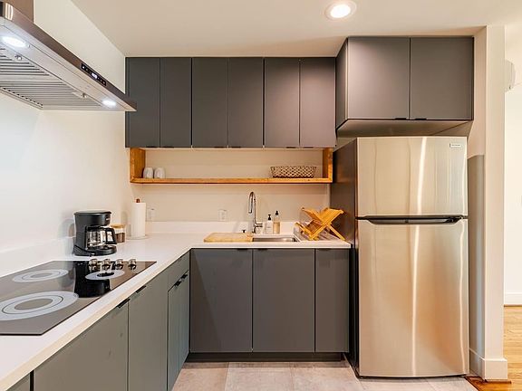 4th image of 5310 Greenbriar Dr APT 2