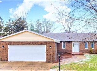 509 Country Club Dr, Pekin, IL 61554