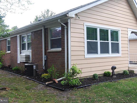 2nd image of 1 Hale Ln #D