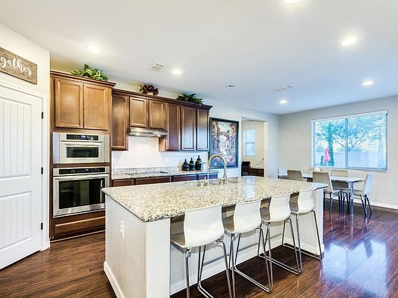 Kitchen with Breakfast Knook