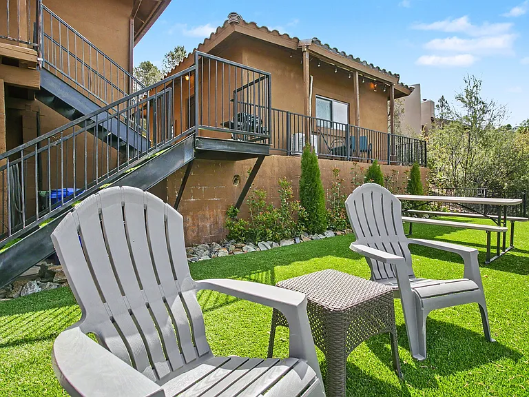 2402 Desert Willow Dr — Photo 32