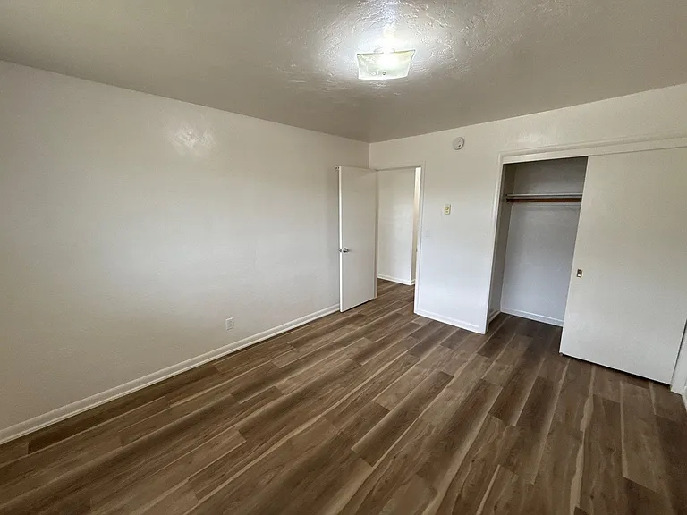 1835 Beach Ave NE #8 — Photo 11