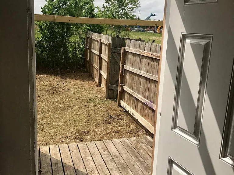 Lovely yard to lounge in or have your kids play