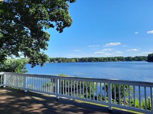 38 Lakeside Dr, Sandown, NH 03873