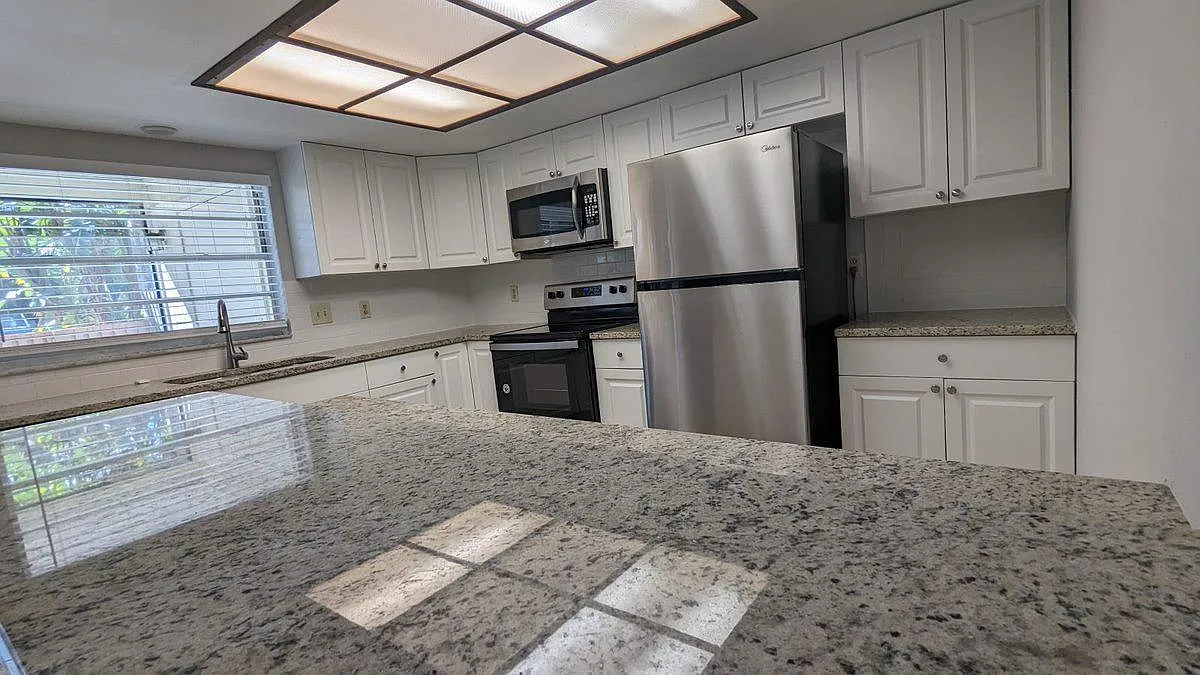 4 bed, 1.5 bath, 1510 sqft, $2,400 — Photo 1