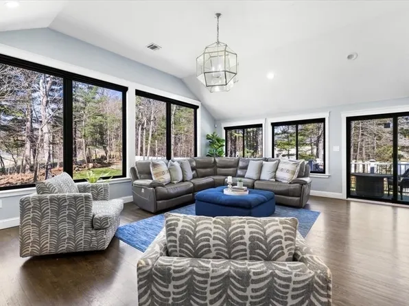 901 Randolph Ave, Milton, MA 02186