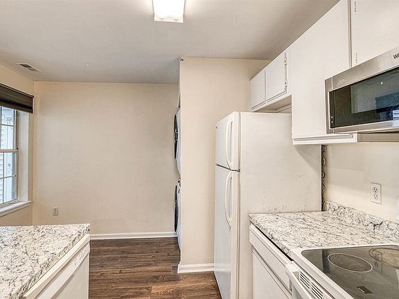 3rd image of 105 Driftwood Ct #105