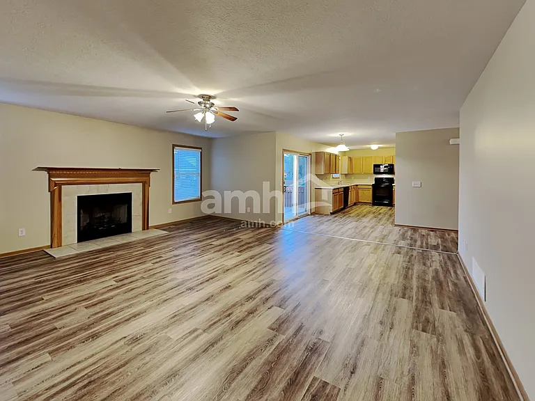 460 Lilyfield Ln — Photo 8