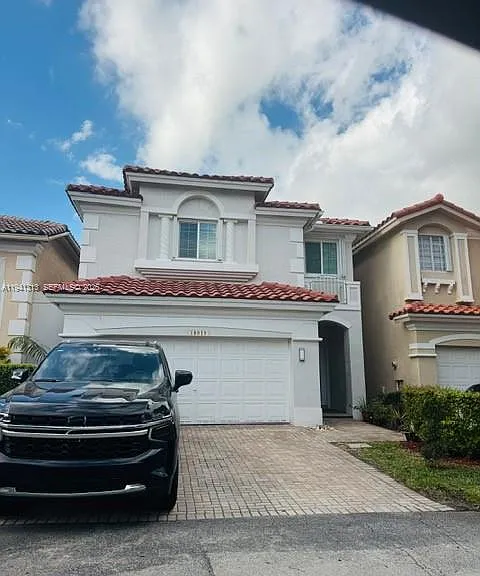 10919 NW 67th Ter — Photo 1