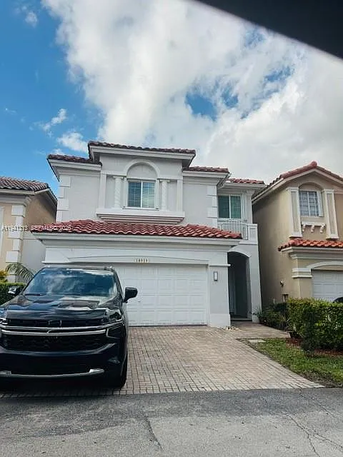 10919 NW 67th Ter
