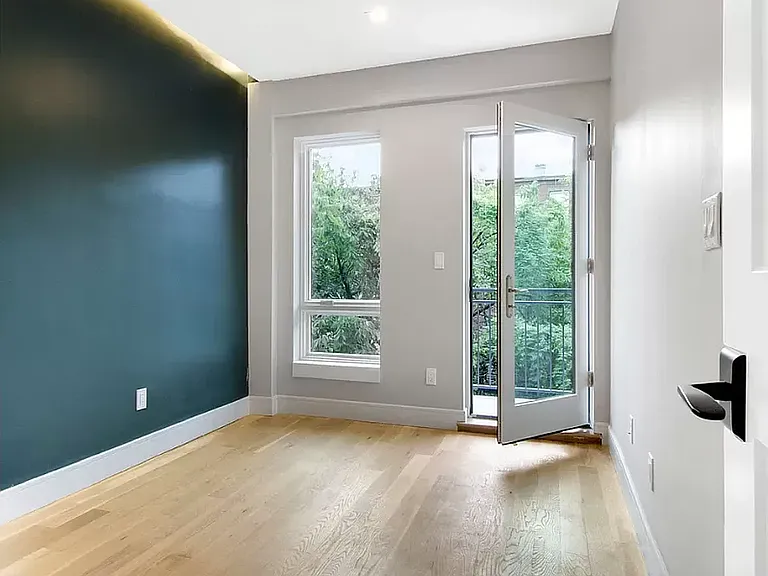 198 Clifton Pl — Photo 3