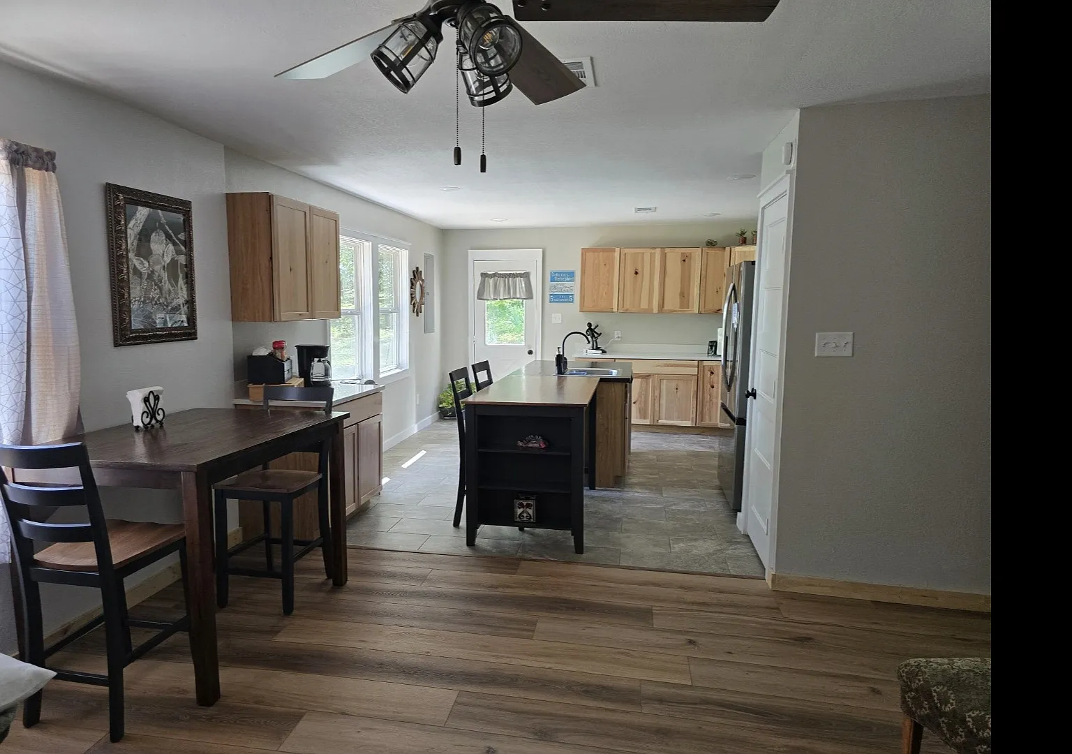 2429 Prairie St — Photo 2
