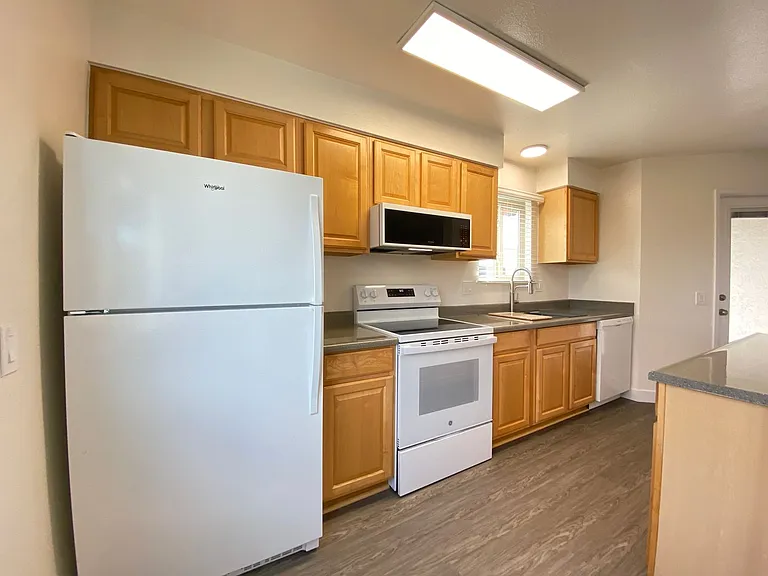 Adams Street Apartments — Photo 5