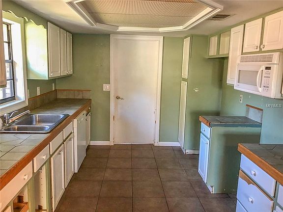 4th image of 1027 Park Ave
