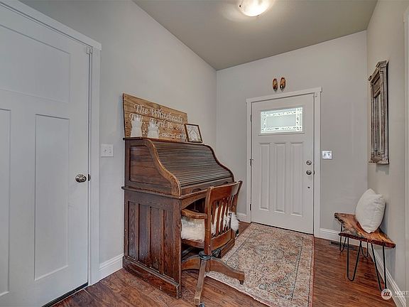 5th image of 3581 Albright Avenue SE