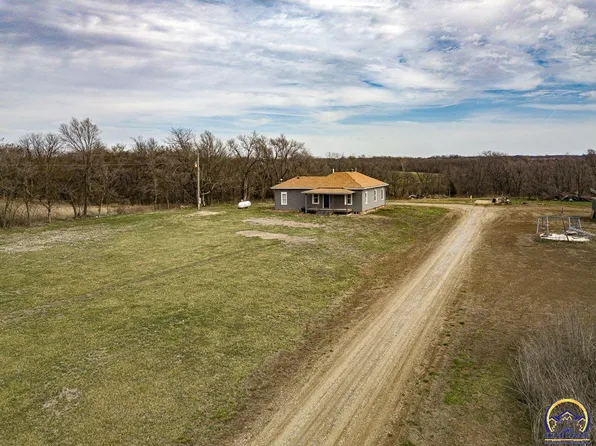 15376 Labette Rd, Valley Falls, KS 66088
