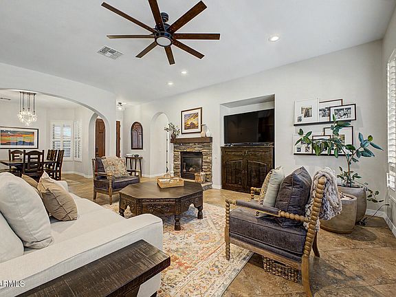 5th image of 2704 W NIGHTHAWK Way