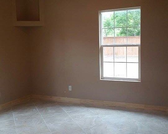5th image of 1310 S Hart Ave
