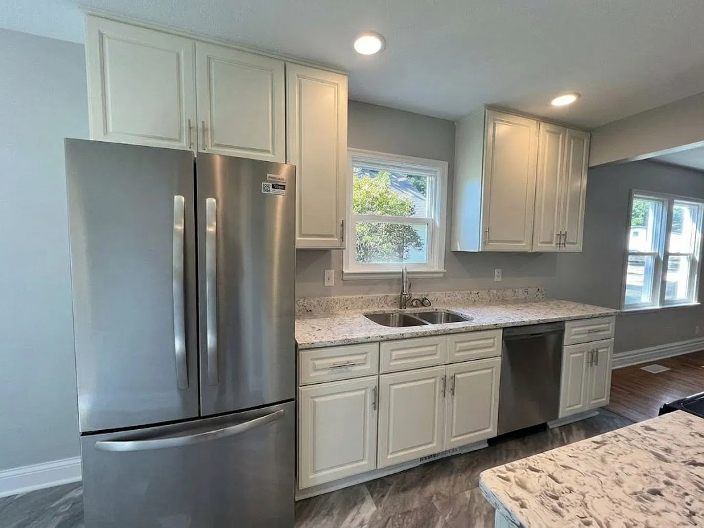 **Rent Special Adorable 3 Bedroom Fully Renovated Home! — Photo 2