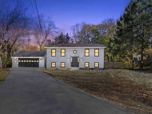 21 Hilltop Circle, Yarmouth, ME 04096