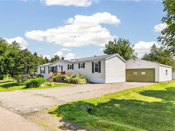 8 Lausanne St, Moncton, NB E1H 2Y4