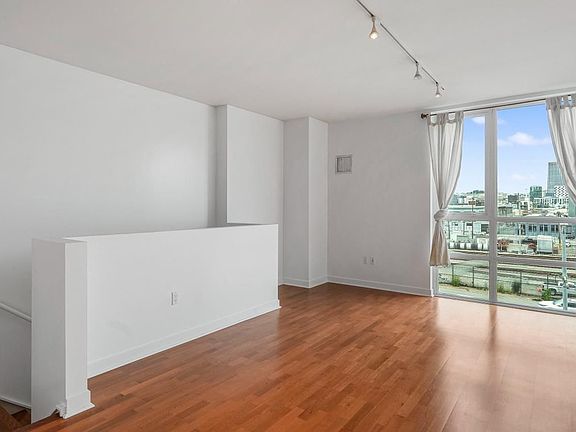 3rd image of 300 Berry St Unit 424