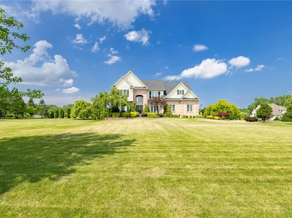 3 Chamber Valley Ests, Spencerport, NY 14559