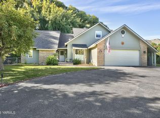 20 Estate Way, Yakima, WA 98908