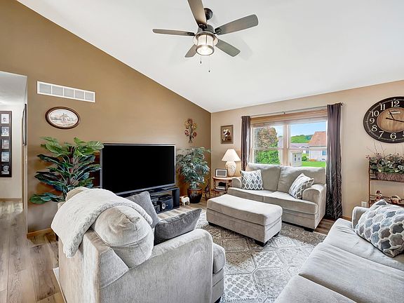 3rd image of 1324 Cumberland Dr