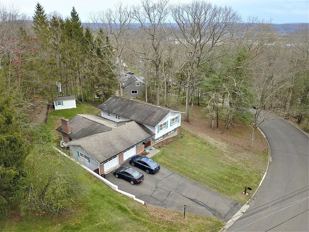 20 Sunnyside Dr photo 1