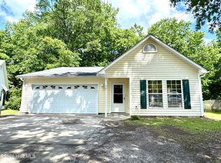 521 Jimmies Creek Dr, New Bern, NC 28562