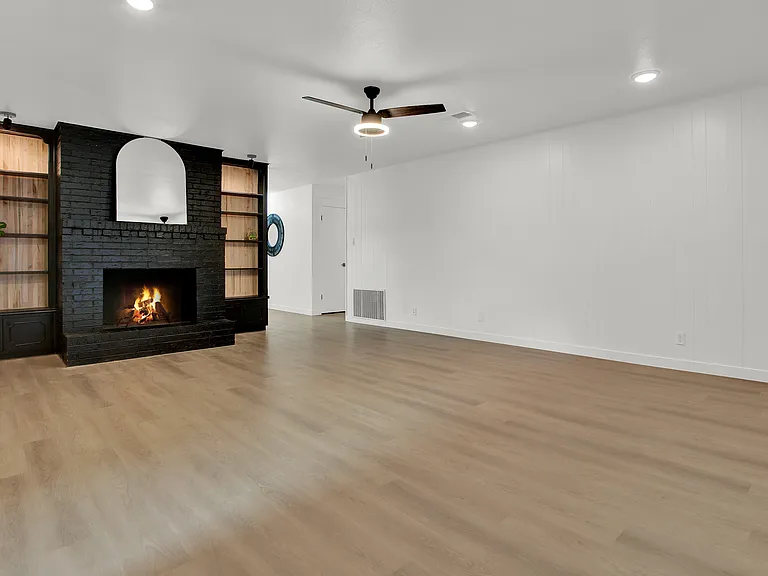 2910 W Crawford St — Photo 17