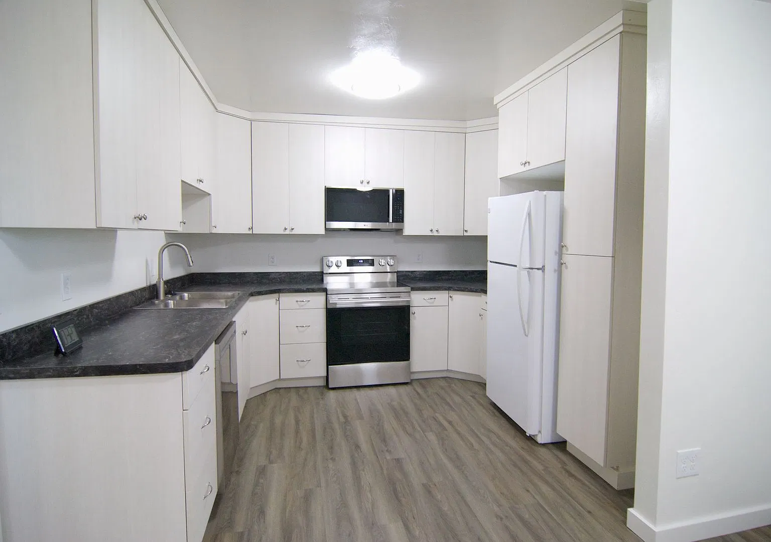 37 W Main St — Photo 4