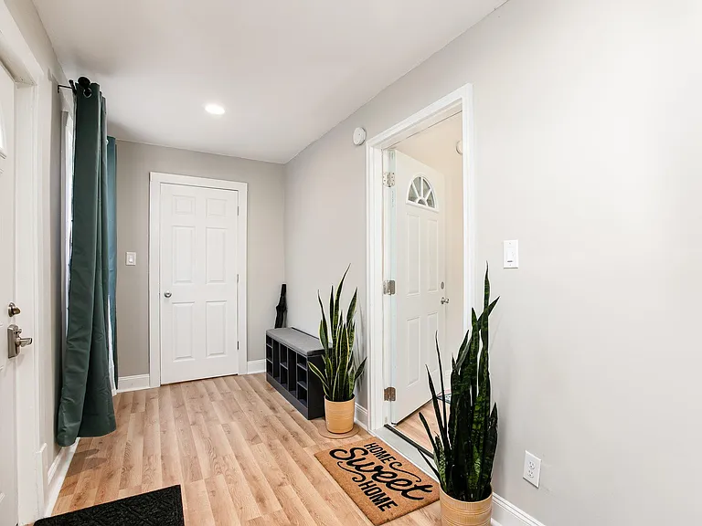 1122 Emerson Ave — Photo 3