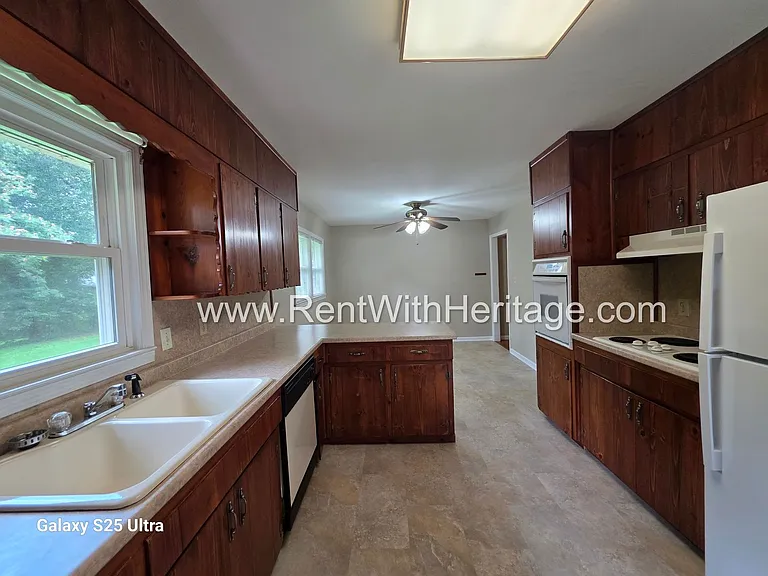 6266 Melrose St — Photo 15