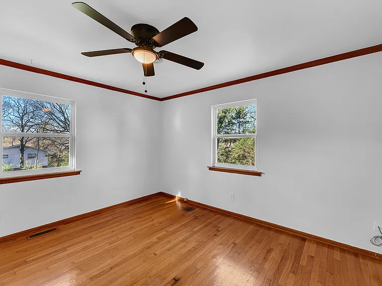 515 W Holly St — Photo 18