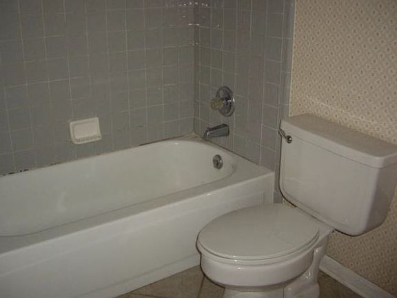 2nd image of 3252 Whitney Dr E