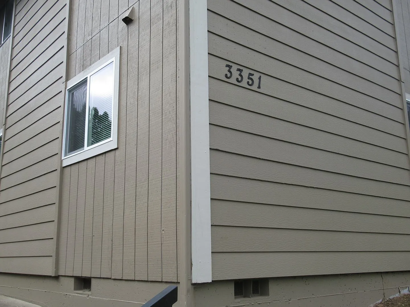 Downstairs Two Bedroom Apartment with Garage — Photo 3