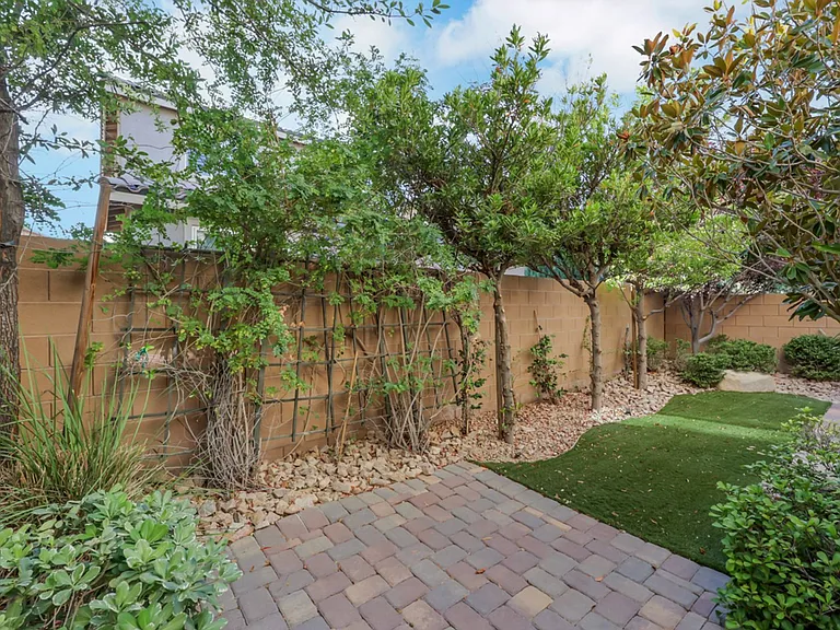 11323 Coulter Canyon St — Photo 40